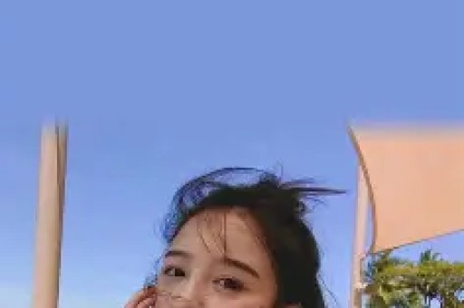 女主浮出水面！马克龙被爱妻“掌掴”线岁身姿饱满